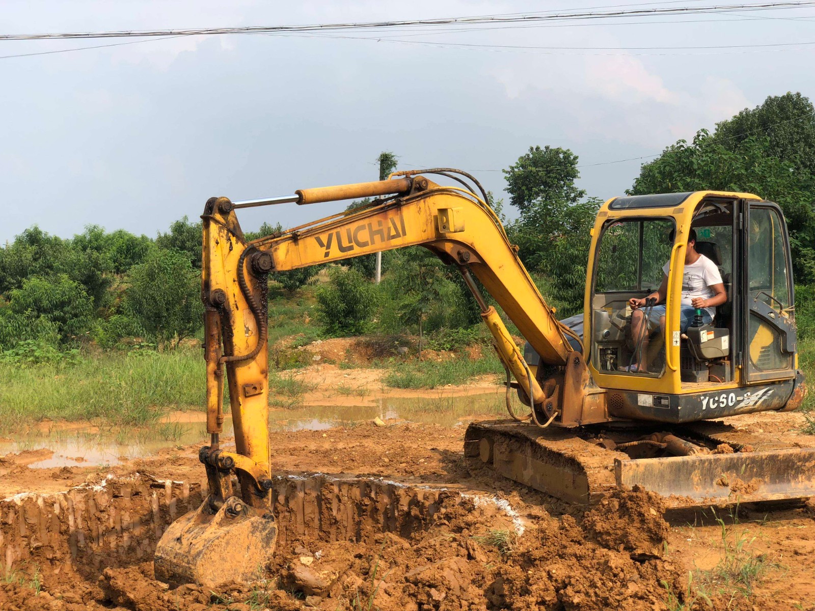 洛宁县挖掘机培训机构电话